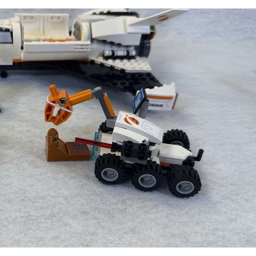 LEGO City 60226 Mars Research Shuttle 100% Complete Adult Display 2019 - Picture 2 of 9